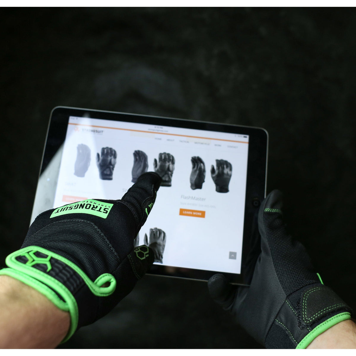 Grasper Gloves, Black/Green, Medium