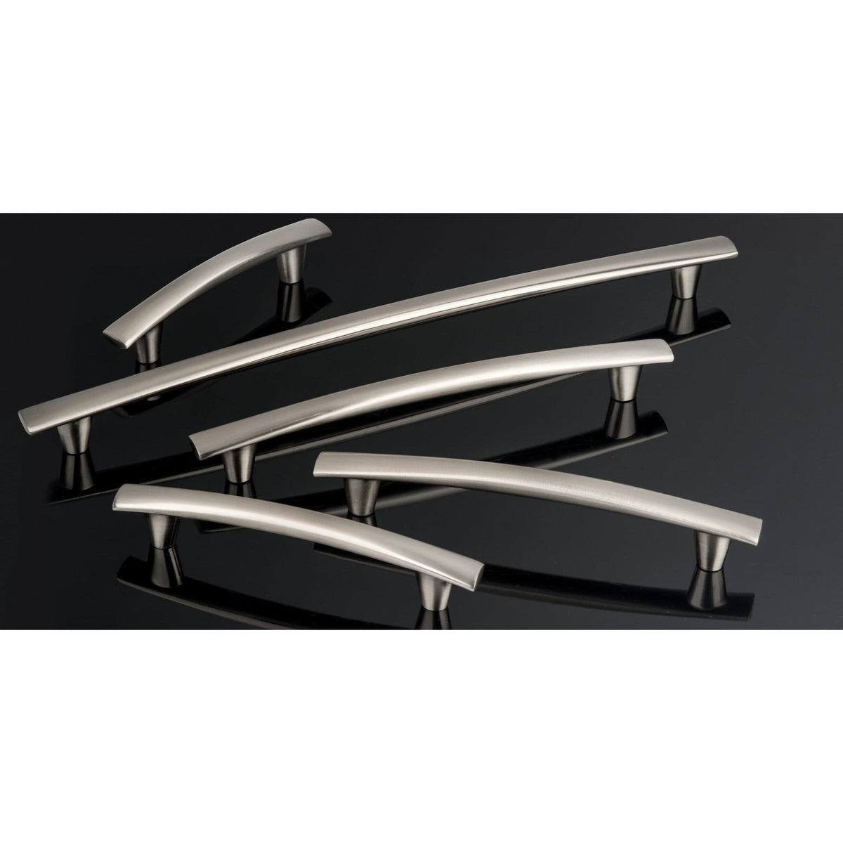 Contemporary Pull, 5-1/16" Center-to-Center, Brushed Nickel