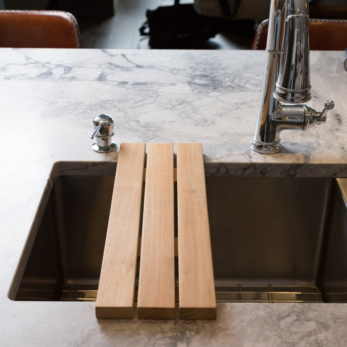 Coach Kitchen Sink Caddy 18" (46 cm)