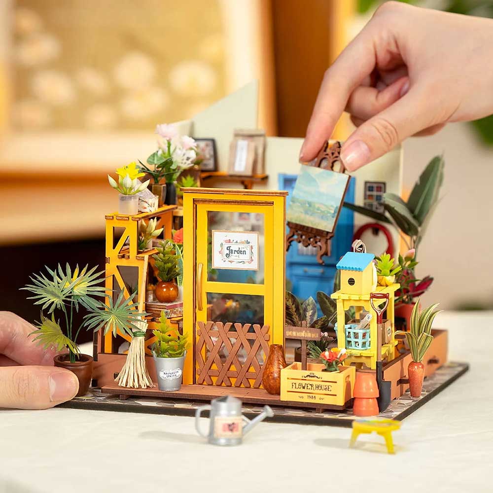 Cathy's Flower House Model Kit